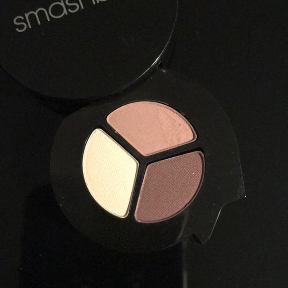 Eyeshadow - Picture 2 of 2